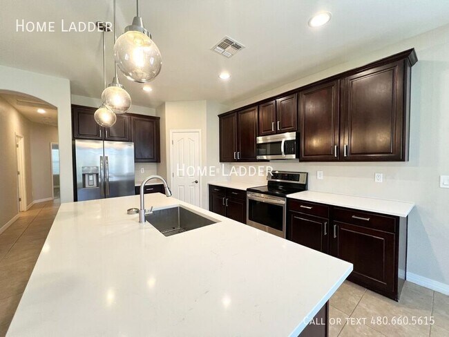 Building Photo - 2936 E Tonto Dr