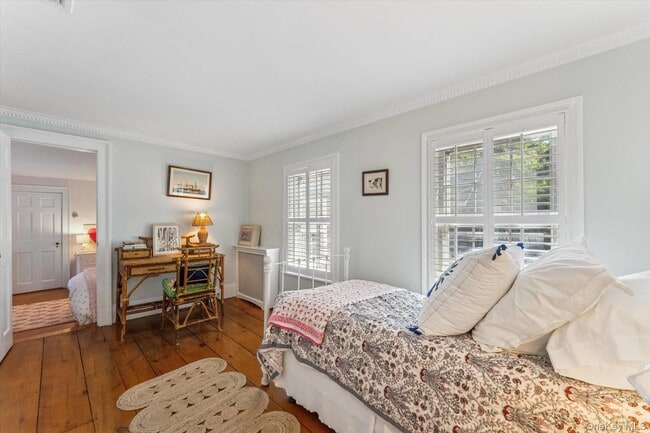 Building Photo - 20 Quogue St