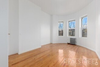 Building Photo - Lovely 3 BED Floor Thru w/ PRIVATE BACKYAR...