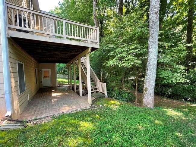 Building Photo - 400 Park Creek Dr
