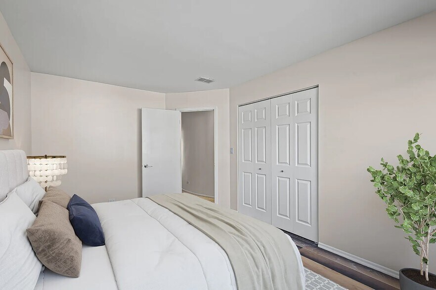 Building Photo - 1039 Sussex Dr