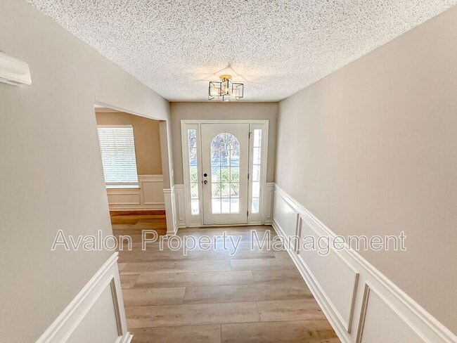 Building Photo - 282 Bonnes Dr SW