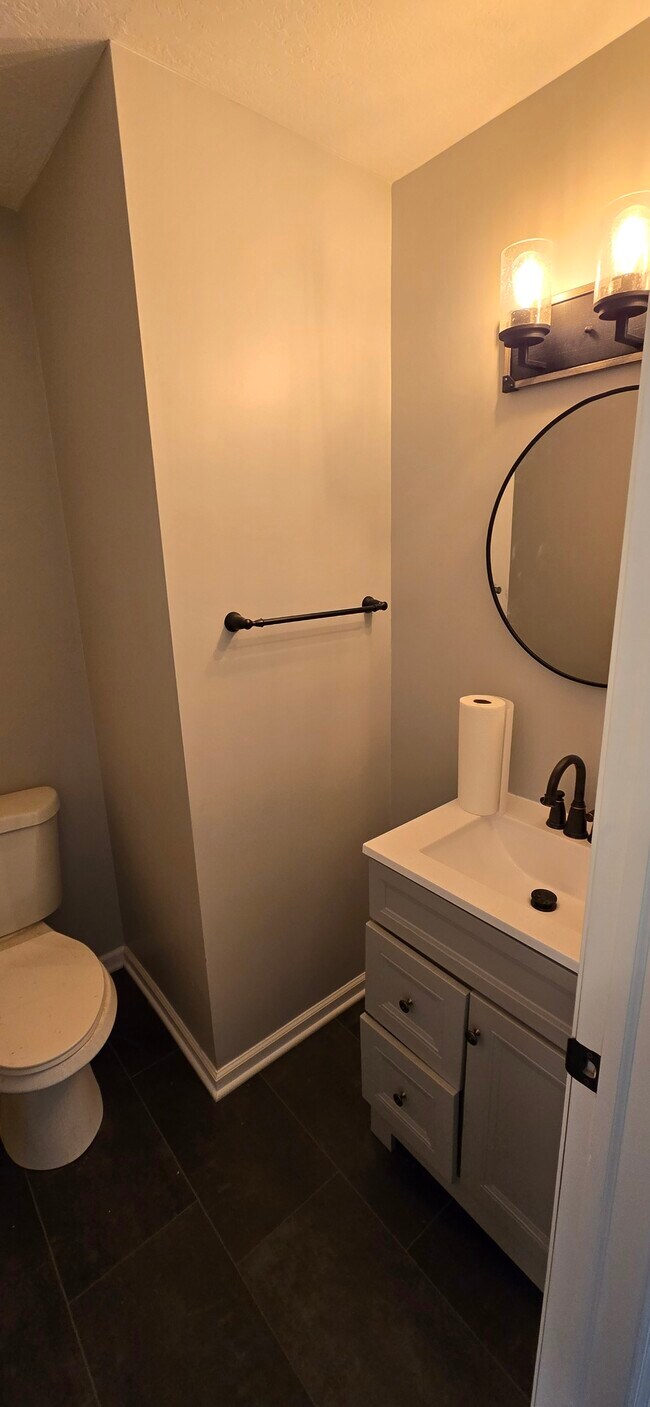 Building Photo - 80 Bridgeport Way