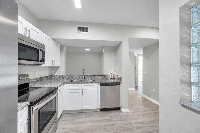 Building Photo - 6449 Cypressdale Dr