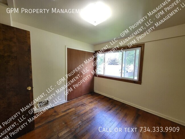 Building Photo - 32258 Oscoda Ct