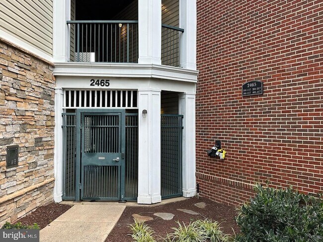 Building Photo - 2465 Army Navy Dr