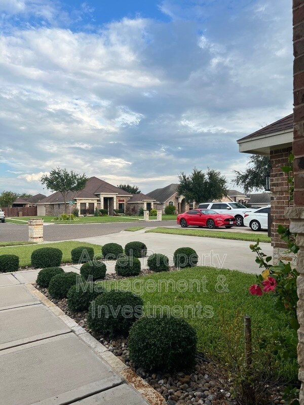 Building Photo - 711 N Abbott Ave