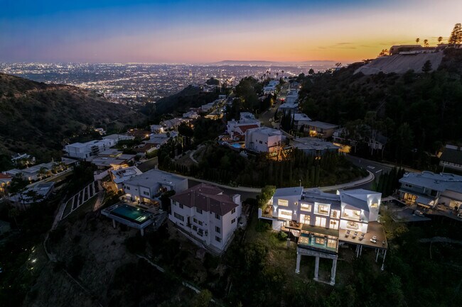 Building Photo - 7567 Hermes Dr