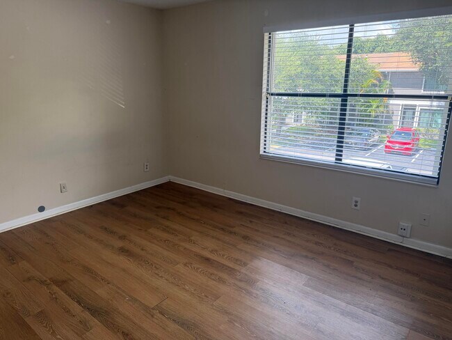 Building Photo - 778 Hill Dr