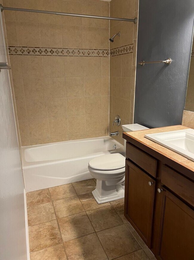 Building Photo - 128 Eucalyptus Ct