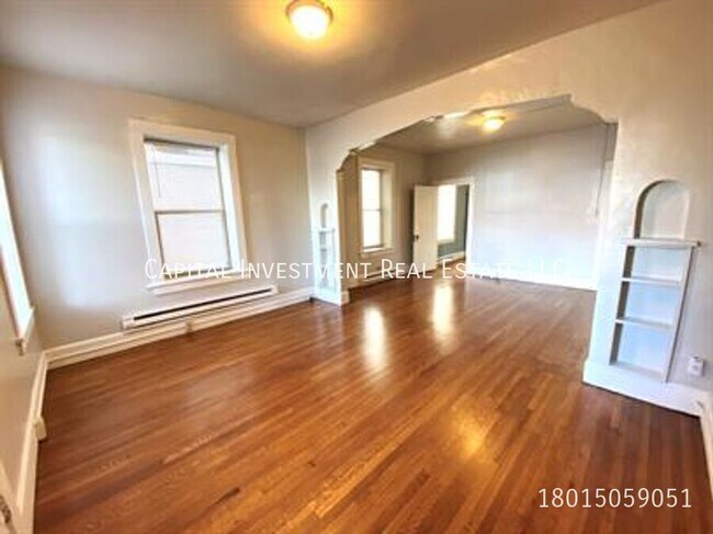 Building Photo - 470 E 300 S