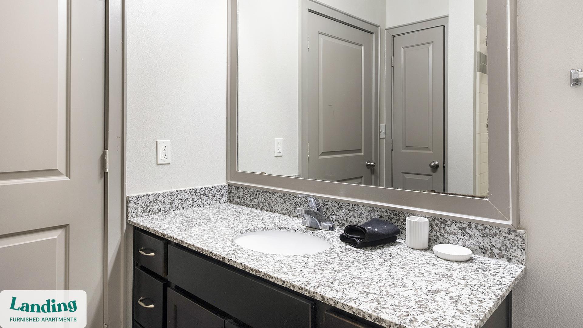 Building Photo - 18021 Kingsland Blvd