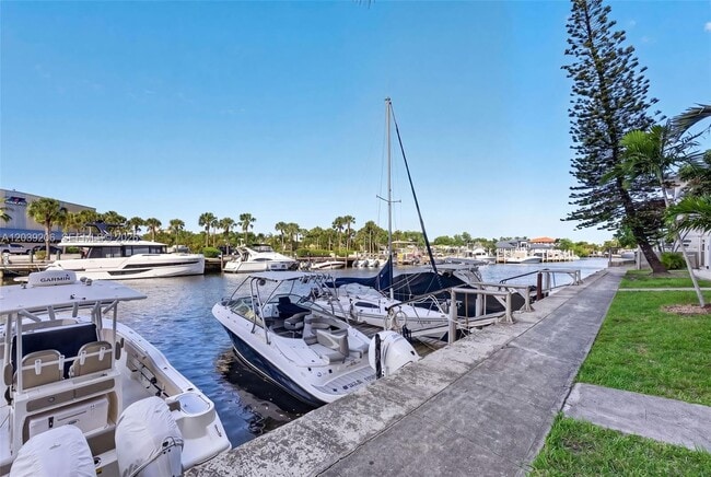 Building Photo - 13155 Ixora Ct