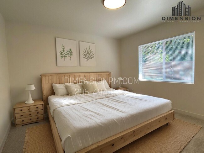 Building Photo - Modern Remodel – 4 Bed, 2 Bath Home in Pri...