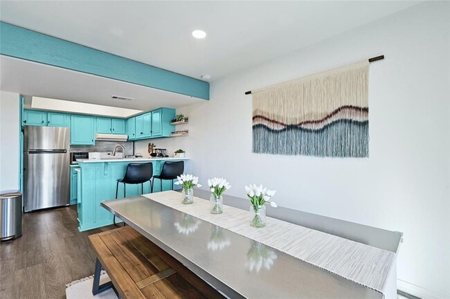 Building Photo - 115 Comanche Dr