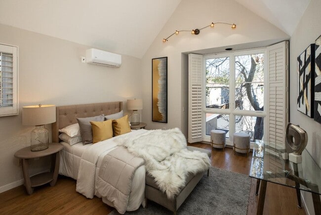 Building Photo - Stunning Menlo Park Townhome