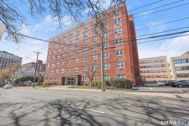 Building Photo - 140 Grove St