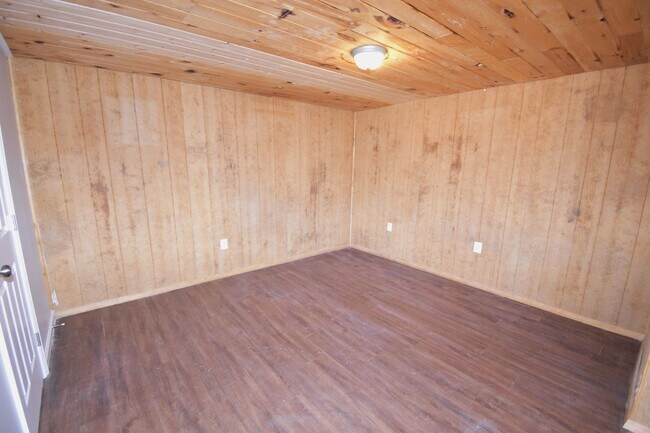 Building Photo - 4 Bedroom Home For Rent Over The River!