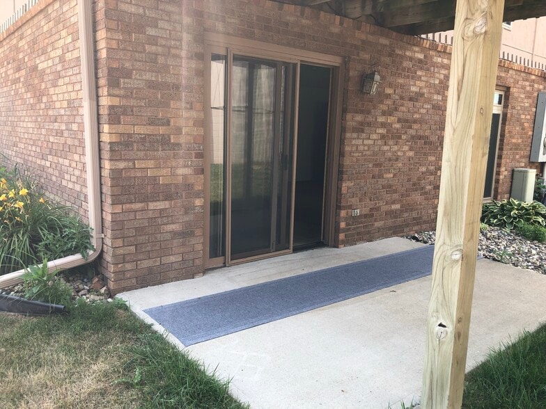 Building Photo - 225 S Ridge Dr