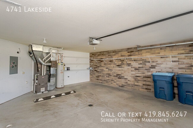Building Photo - 4741 Lakeside-