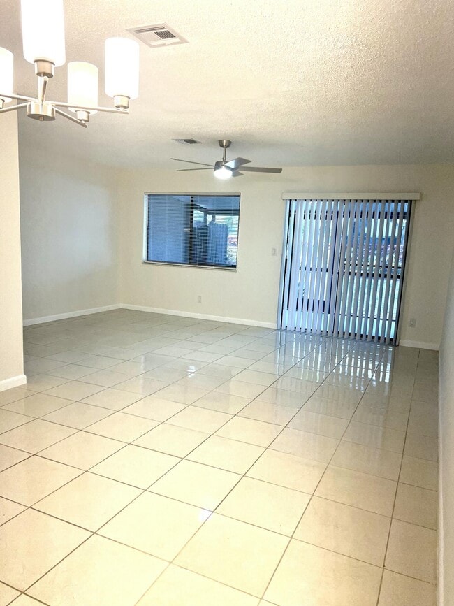 Building Photo - 102 Shoreview Dr