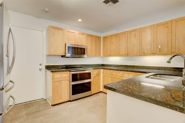 Building Photo - 2629 Wroxton Rd