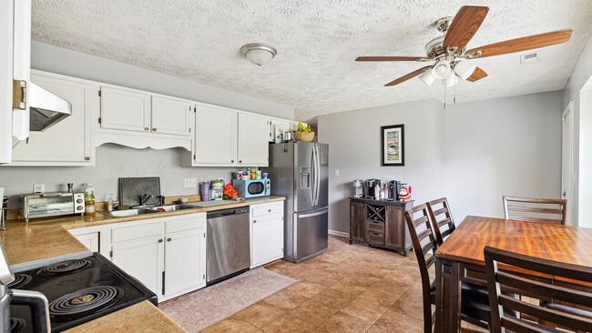 Building Photo - 5017 Tangerine Dr