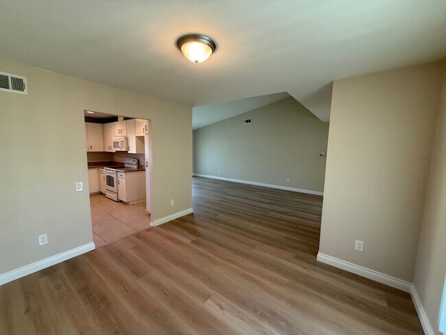 Building Photo - The Popular Freestanding El Dorado in Leisure Village