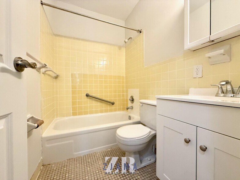 Building Photo - 152 Parkside Ave