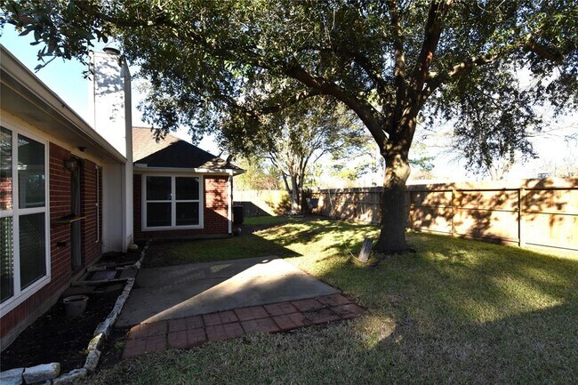 Building Photo - 22402 Rangeview Dr