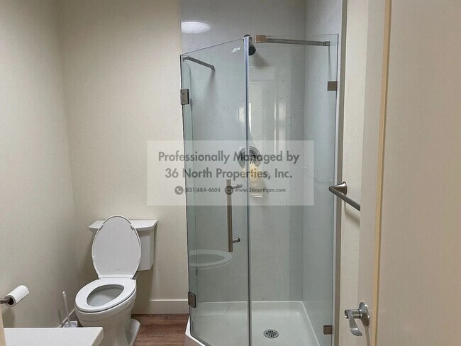 Building Photo - Experience Modern Comfort Surrounded by Na...