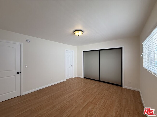 Building Photo - 314 S Clark Dr