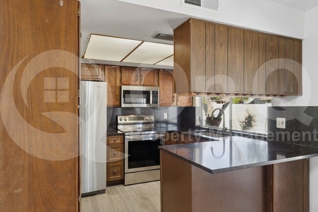 Building Photo - 9300 E Kalil Dr