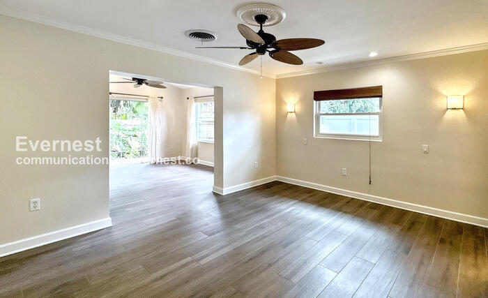 Building Photo - 111 Carlyle Dr