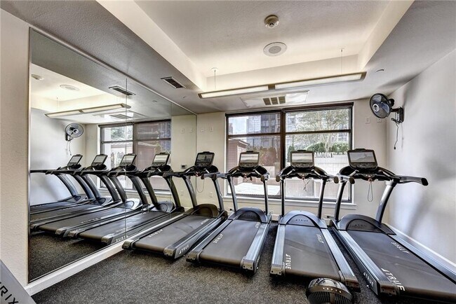 Building Photo - 3445 Stratford Rd NE