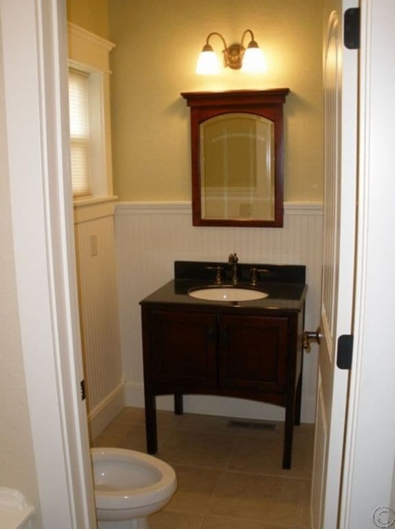 Building Photo - Stunning 4 bed, 3.75 bath Hamilton Home.