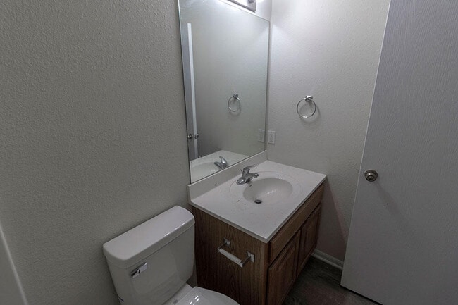 Building Photo - 5000 Derby Ridge Dr