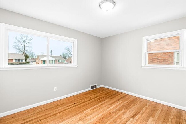 Building Photo - 17302 Sumner