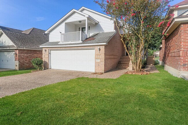 Building Photo - 112 Golfview Ct