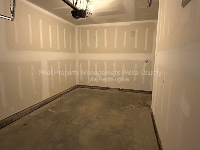 Building Photo - 156 Polaris Ave