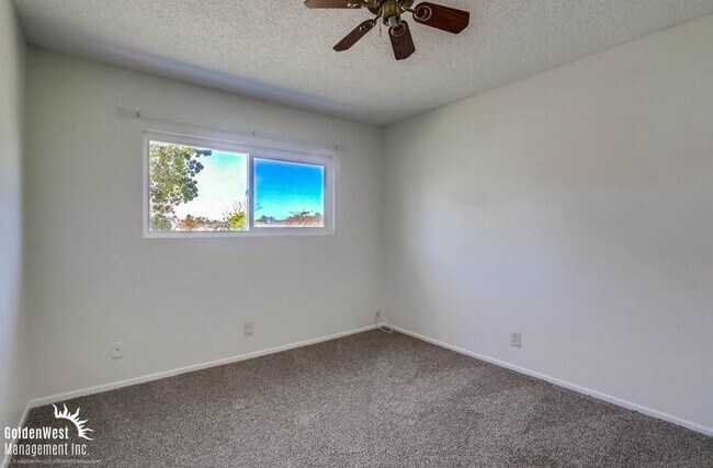 Building Photo - Spacious 4Bdm 2Ba Home with Open Floor Pla...