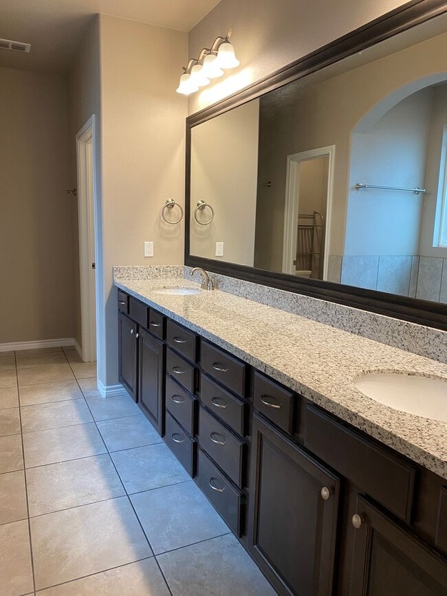 Building Photo - Beautiful 4 Bedroom in Desert Ridge