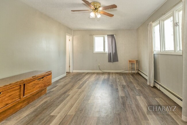 Building Photo - Duplex-Upper Unit in Aurora Subdivision