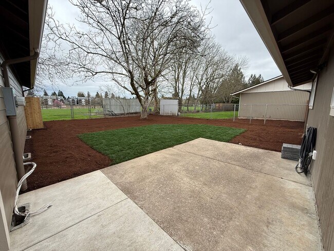 Building Photo - *REDUCED RENT* Beautifully Remodeled 4-Bedroom Home Backing to Park – Desirable Keizer Neighborhood