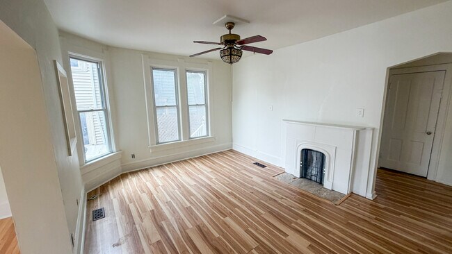 Building Photo - 413 W Mineral St