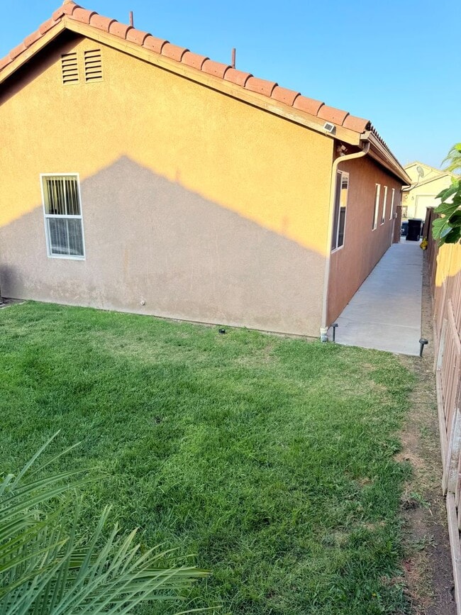Building Photo - Single Story 3 bed home with office for Re...