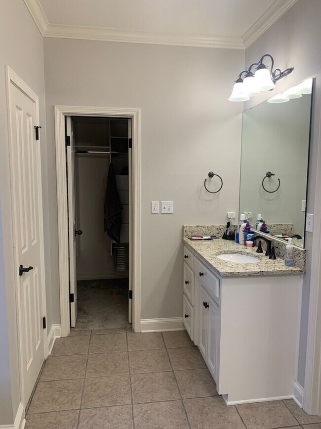 Building Photo - CARRIAGE OAKS CROSSING