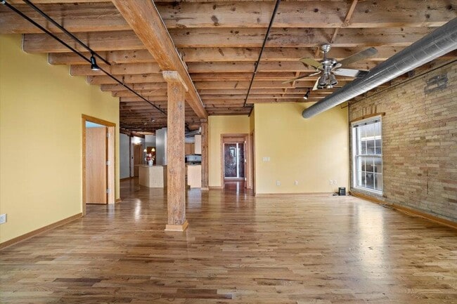 Building Photo - 418 N 3rd St