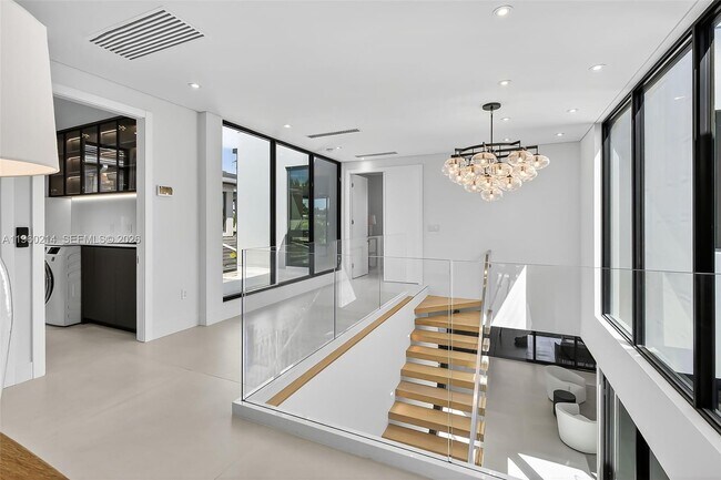 Building Photo - 620 Solar Isle Dr