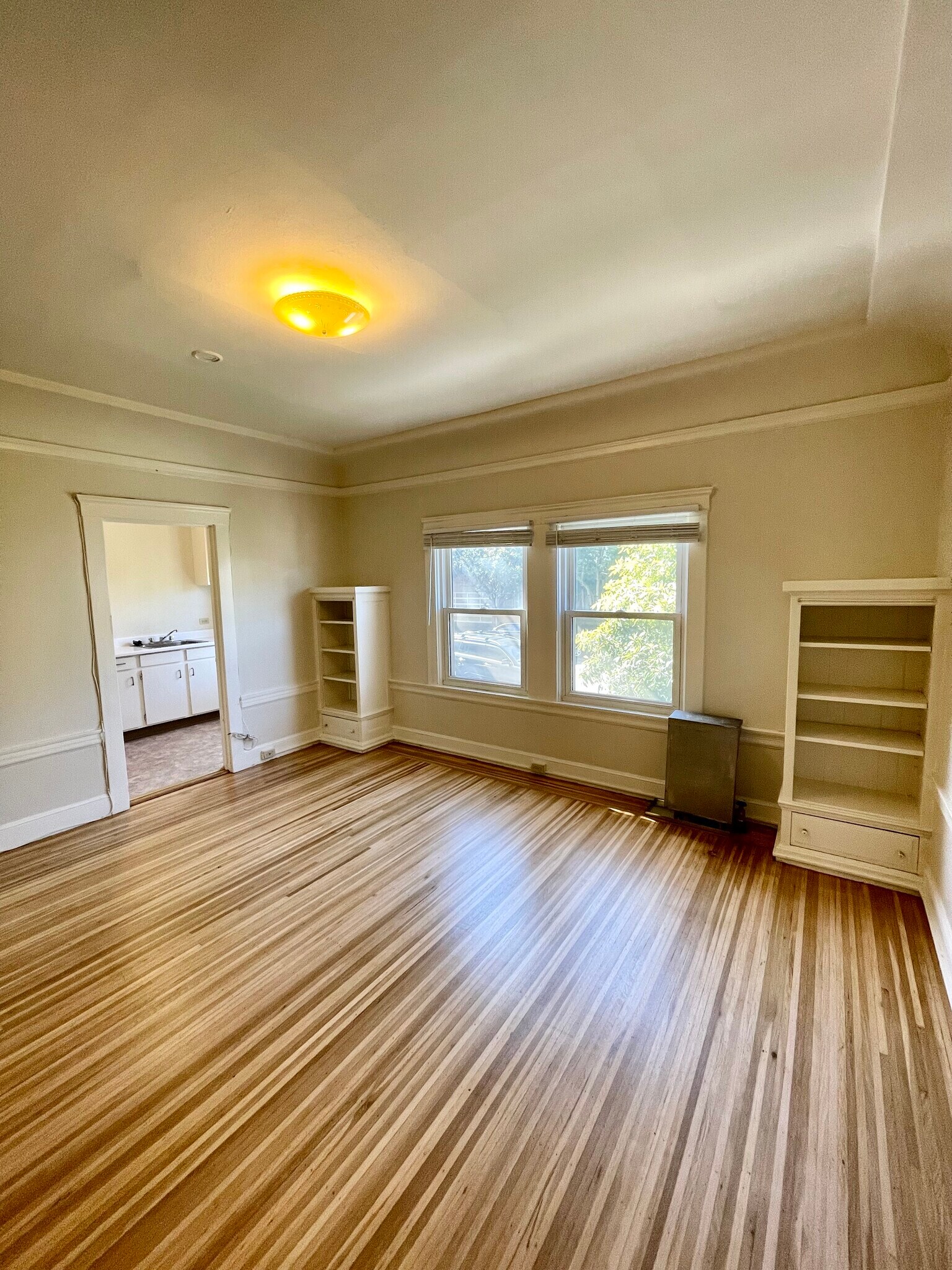 Building Photo - 250 Irving St